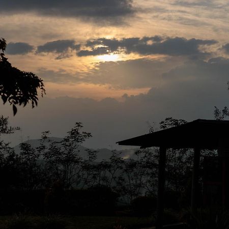 Lake Mwamba Lodge Kasenda Ngoại thất bức ảnh